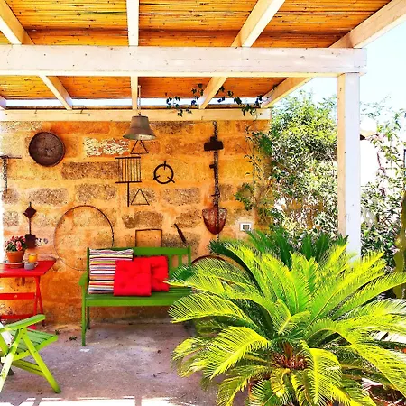 Masseria Delle Rose 1760 住宿加早餐酒店 阿莱萨诺